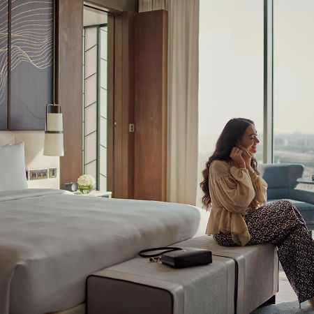 科威特君悦酒店 外观 照片 A guest in a room at the hotel