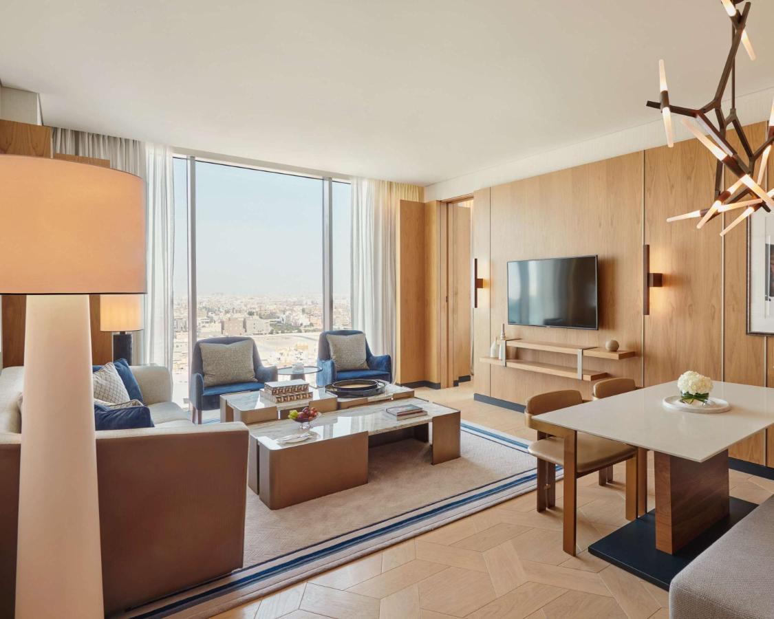 科威特君悦酒店 外观 照片 A suite at the hotel