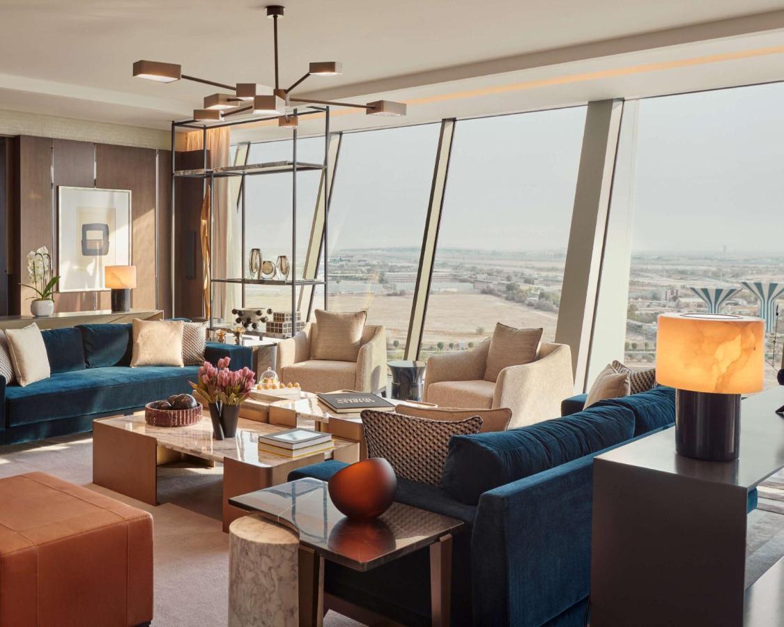 科威特君悦酒店 外观 照片 The living room of a suite at the Ritz-Carlton, DIFC