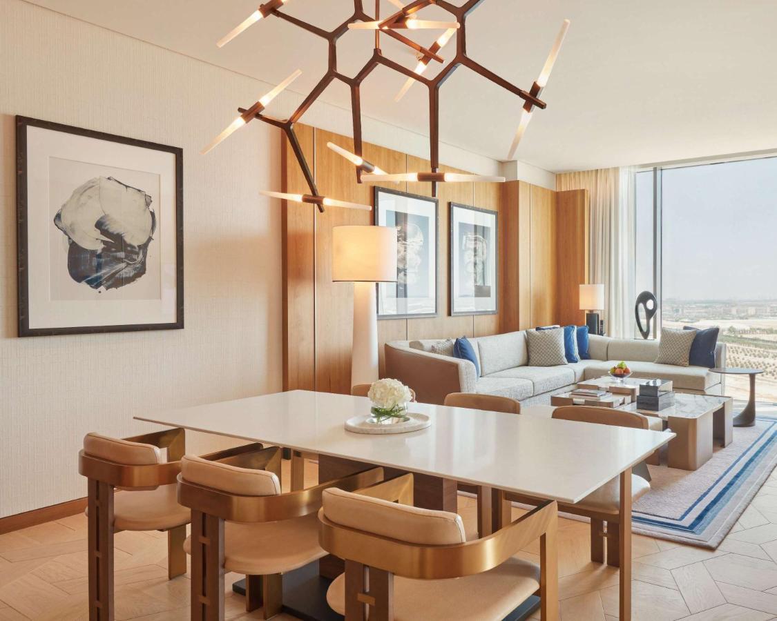 科威特君悦酒店 外观 照片 A suite at the Ritz-Carlton, DIFC