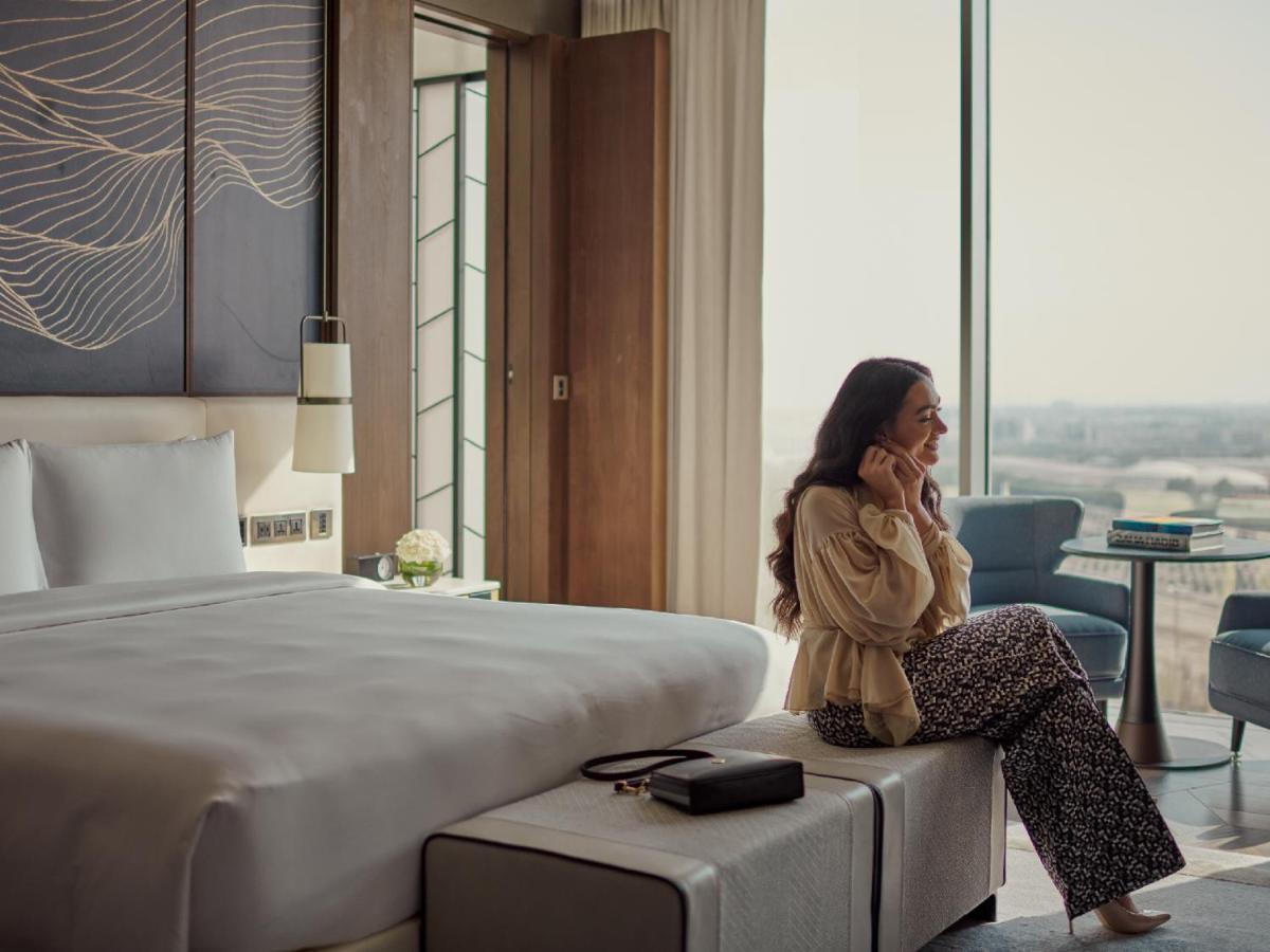 科威特君悦酒店 外观 照片 A guest in a room at the hotel