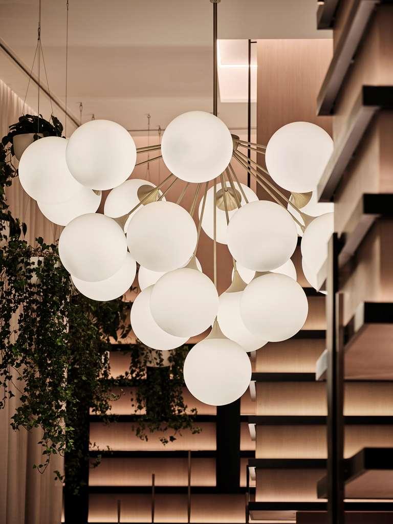 科威特君悦酒店 内观 照片 A chandelier